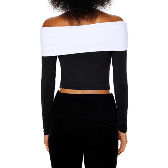 🌹🆕 Black and White Off the Shoulder crop Top y2k medium - Picture 2 of 5